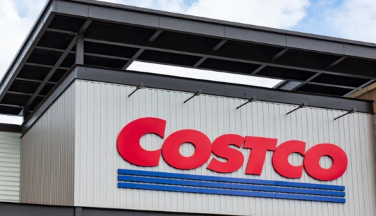 Costcos butik i Täby med fasadskylt – referensprojekt för sprinklerlösningar.