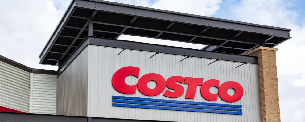 Costcos butik i Täby med fasadskylt – referensprojekt för sprinklerlösningar.
